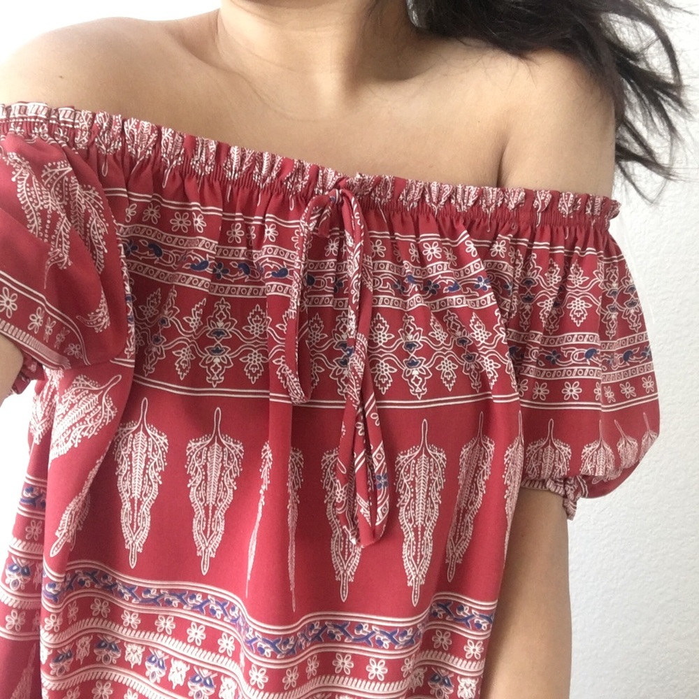 OFF SHOULDER TOP